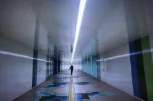 ქალი მეტროში